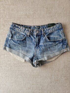 NWT Wild Fable Mid Rise Cheeky Shorts 100% Cotton Denim 8 Blue Med Wash Vacation